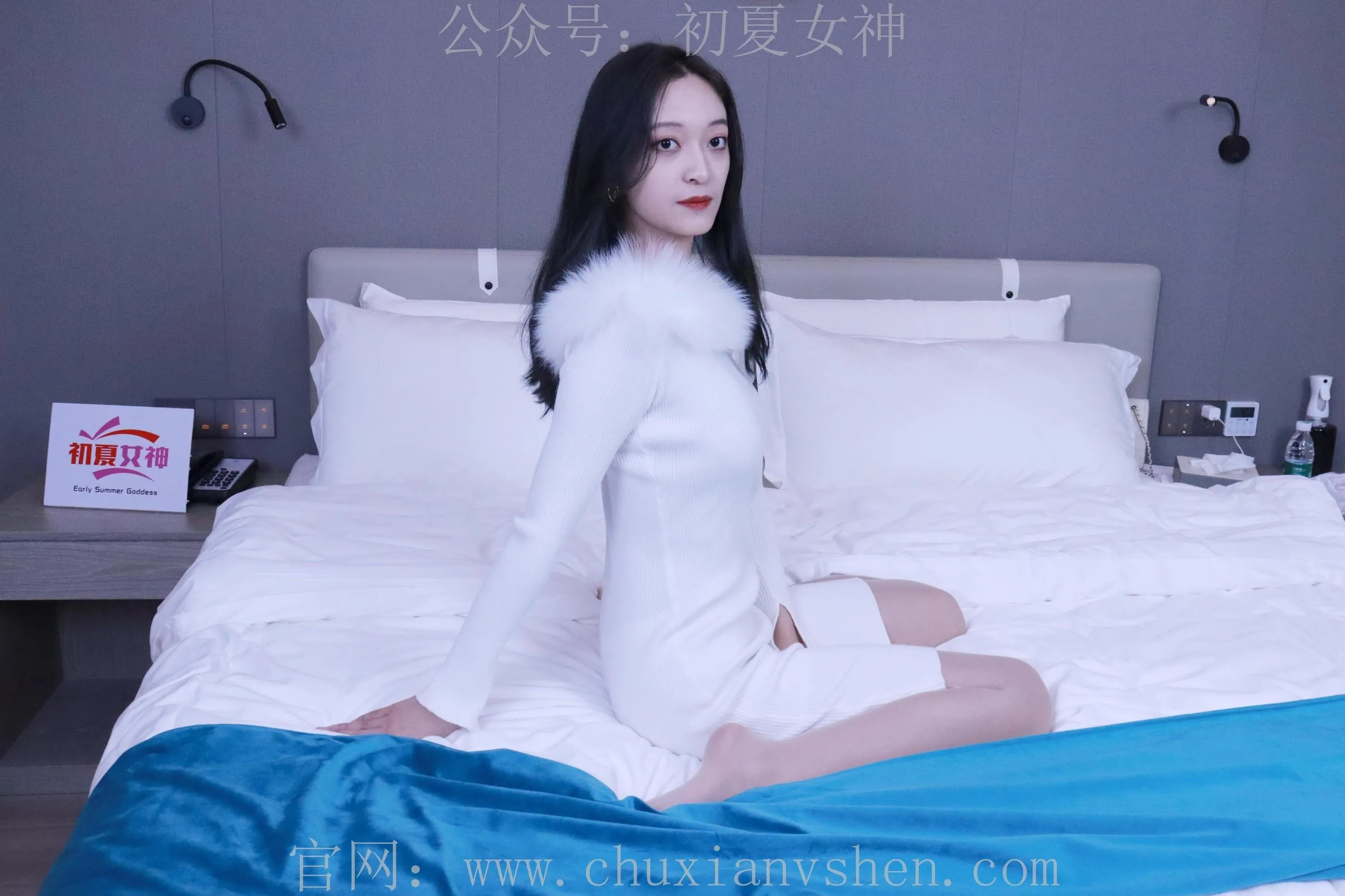 初夏女神 NO.010 依依 2022款白色毛领连衣裙搭白色短靴 [147P]插图4